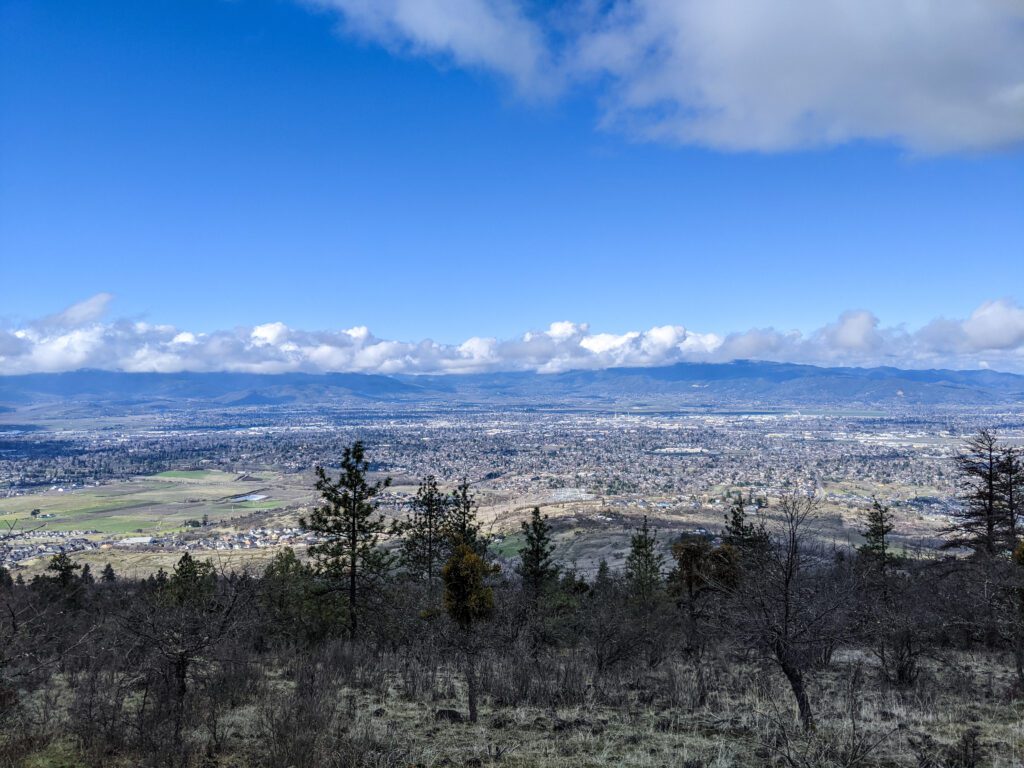 Medford, Oregon from Roxy Ann Peak Medford, Oregon - Travel Southern Oregon - What to do in Southern Oregon