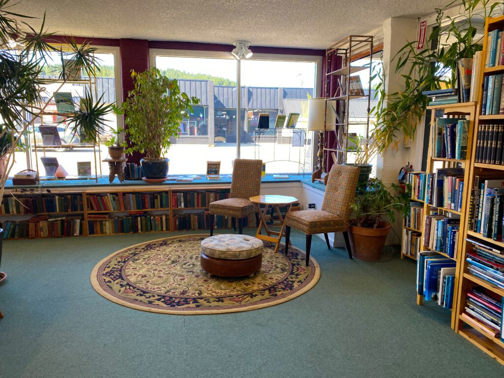 Explore Sutherlin and Historic Oakland Oregon - Antique Shopping - Radio Museum - Wine Tasting - Local History