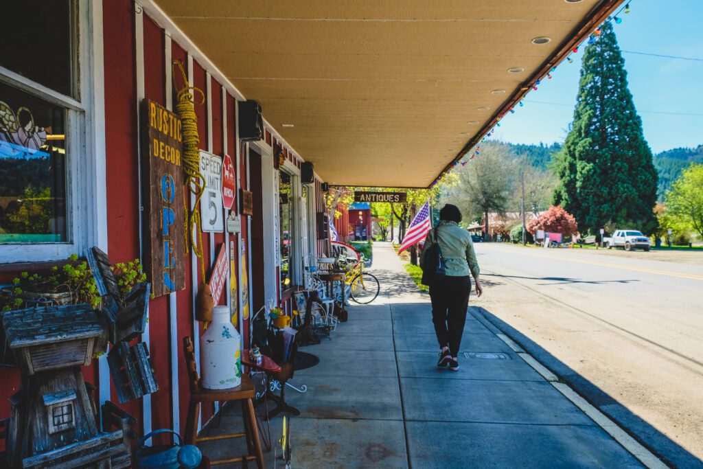 Explore Sutherlin and Historic Oakland Oregon - Antique Shopping - Radio Museum - Wine Tasting - Local History